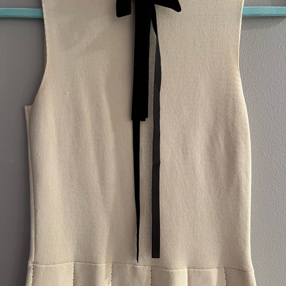 Cutest mini dress with velvet bow - Picture 3 of 6